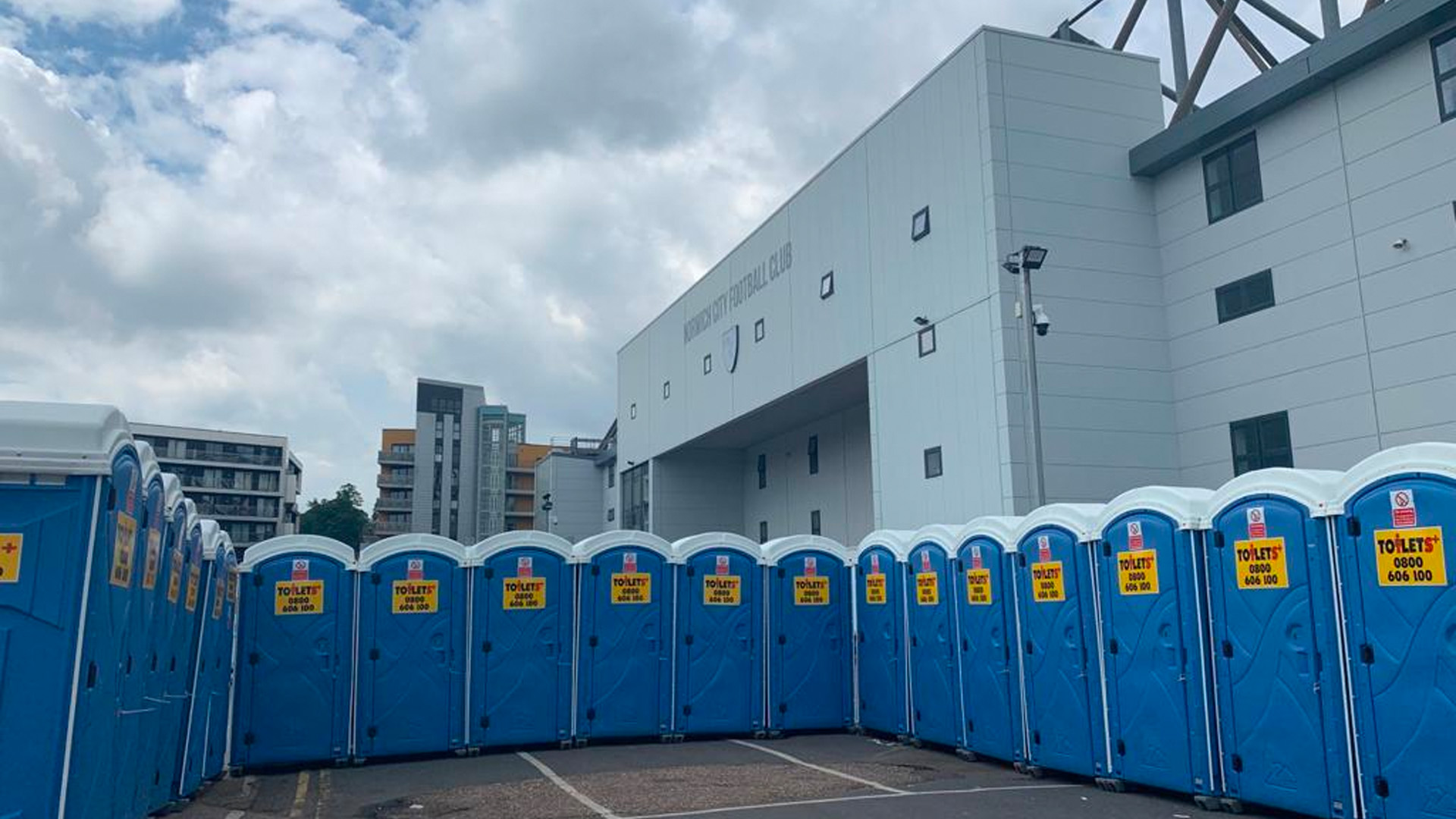 building toilets for hire