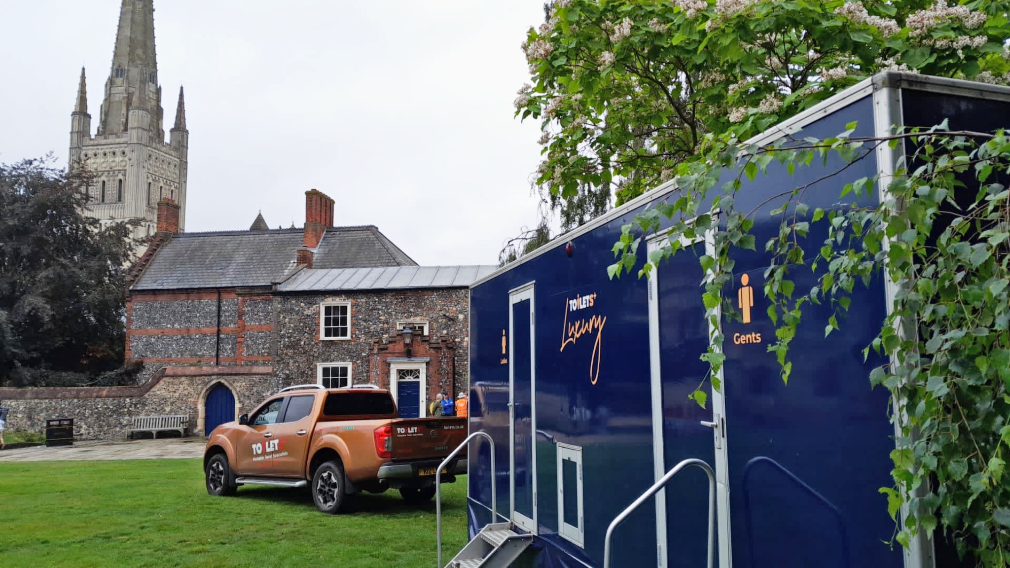 luxury toilet trailers for hire in norwich cathedral grounds